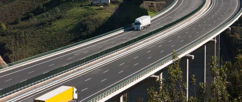 La UE obliga a España a rectificar: no serán necesario tres camiones para obtener la autorización de transporte